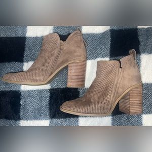 Brown heeled boot!